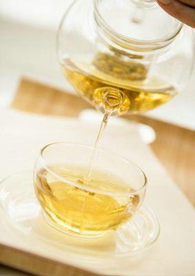秋季饮食搭配特别适合饮用蜂蜜来养生保健